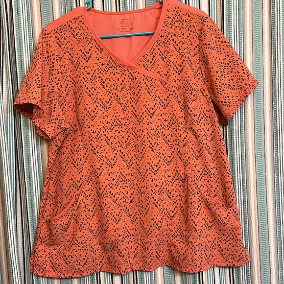 Scrub top - Picture 2 of 3